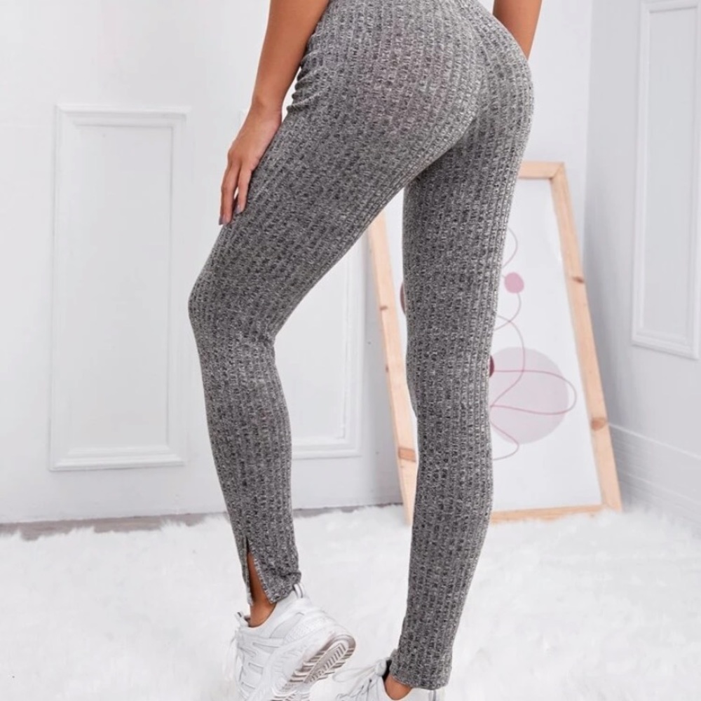 Gray ribbed leggings!🌚